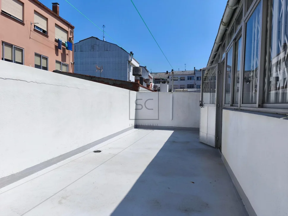 Piso con terraza en santa cecilia, narón