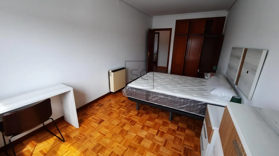 Piso amueblado con garaje en catabois – ferrol