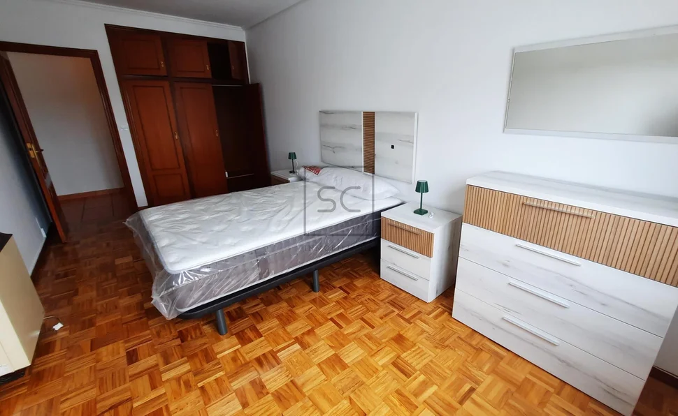 Piso amueblado con garaje en catabois – ferrol