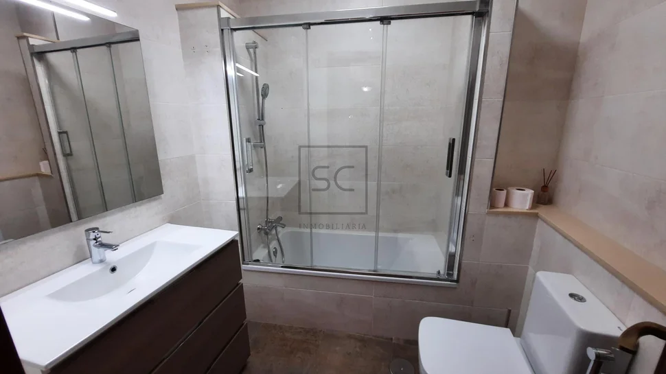 Piso amueblado con garaje en catabois – ferrol