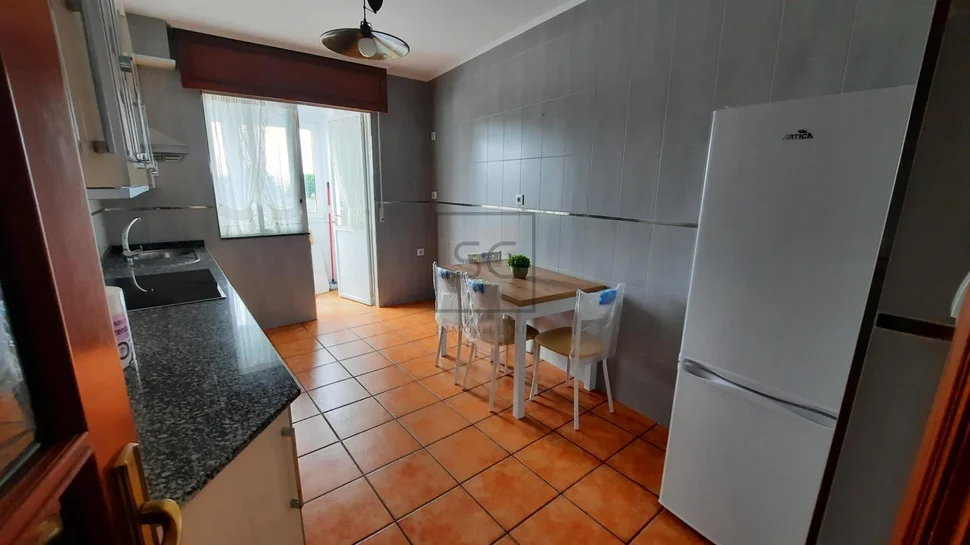 Piso amueblado con garaje en catabois – ferrol