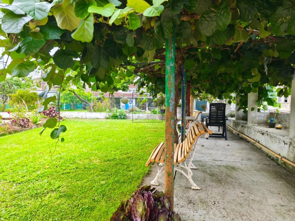 Dos Viviendas en Neda, con Finca y Aparcamiento