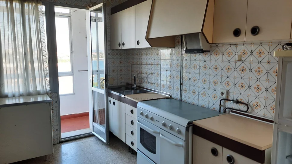 Piso con terraza y vistas al mar en a graña