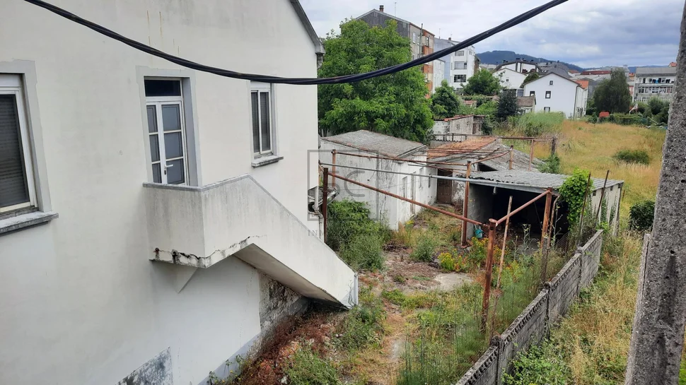 Casa adosada para reforma en freixeiro