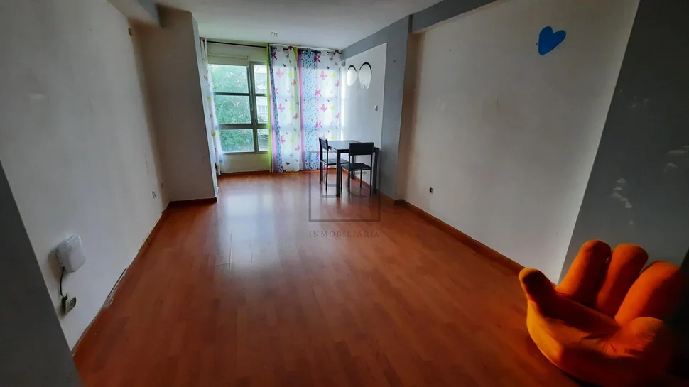 Amplio piso para reforma parcial en caranza