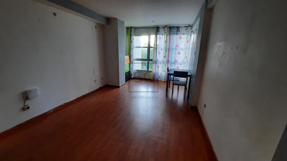 Amplio piso para reforma parcial en caranza