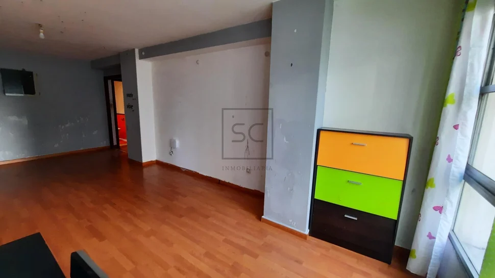 Amplio piso para reforma parcial en caranza