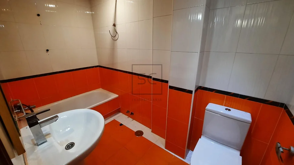 Amplio piso para reforma parcial en caranza