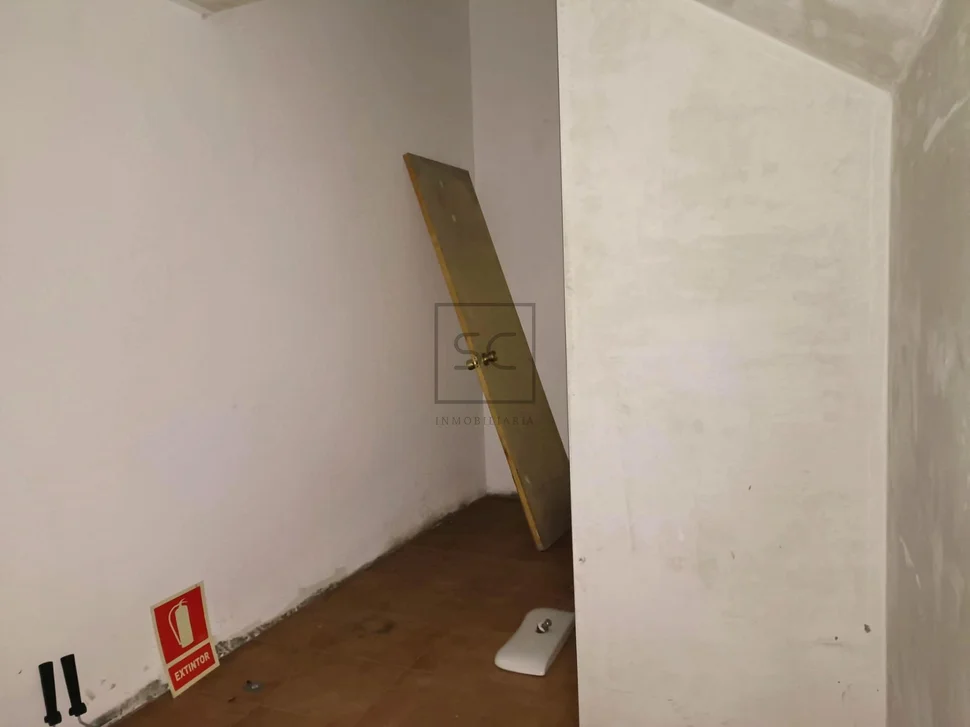 Bajo comercial en a gándara, narón