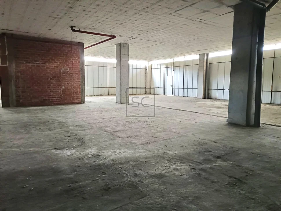 Bajo comercial en el alto del castaño, narón