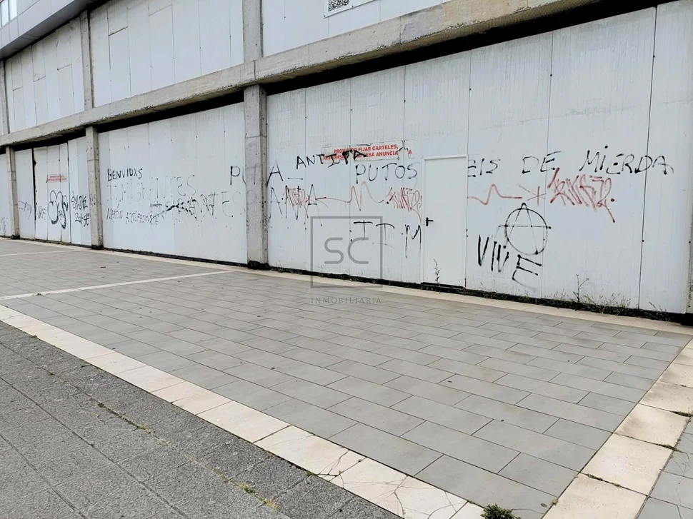 Bajo comercial en el alto del castaño, narón