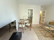 Apartamento con terraza y garaje, cercano a la playa.