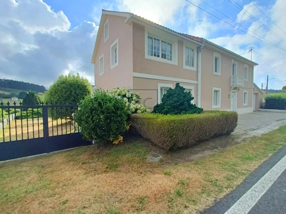 Casa de piedra en sisalde, cedeira