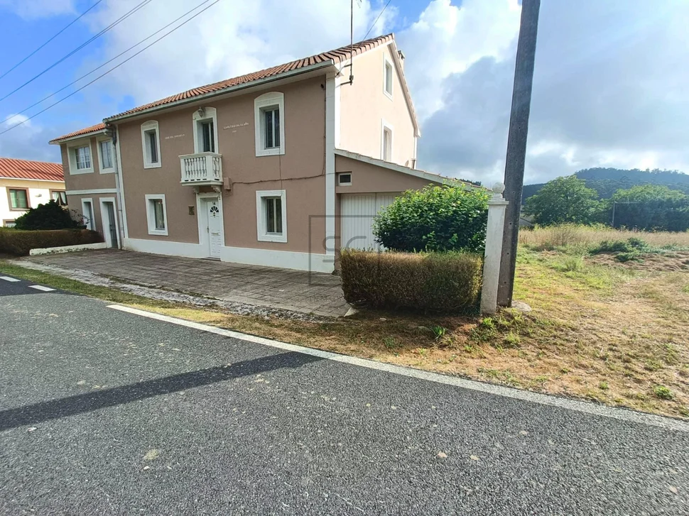 Casa de piedra en sisalde, cedeira
