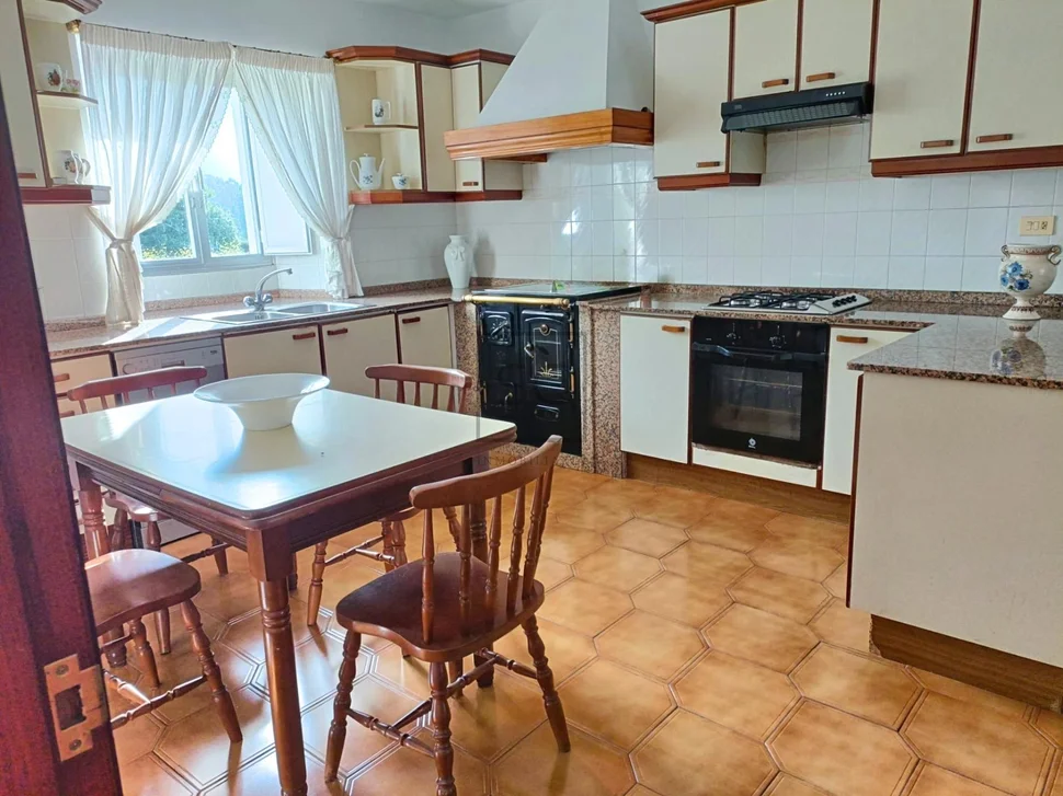 Casa de piedra en sisalde, cedeira