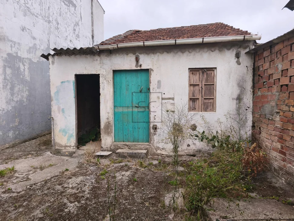 Casa Adosada con Bodega y Finca en Piñeiros, Narón