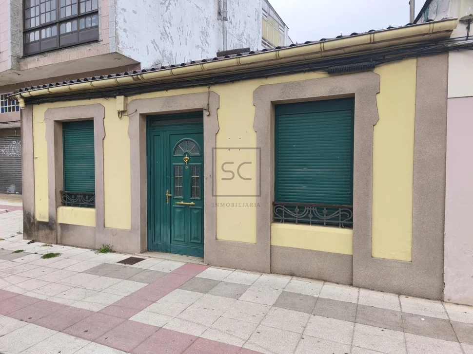 Casa Adosada con Bodega y Finca en Piñeiros, Narón