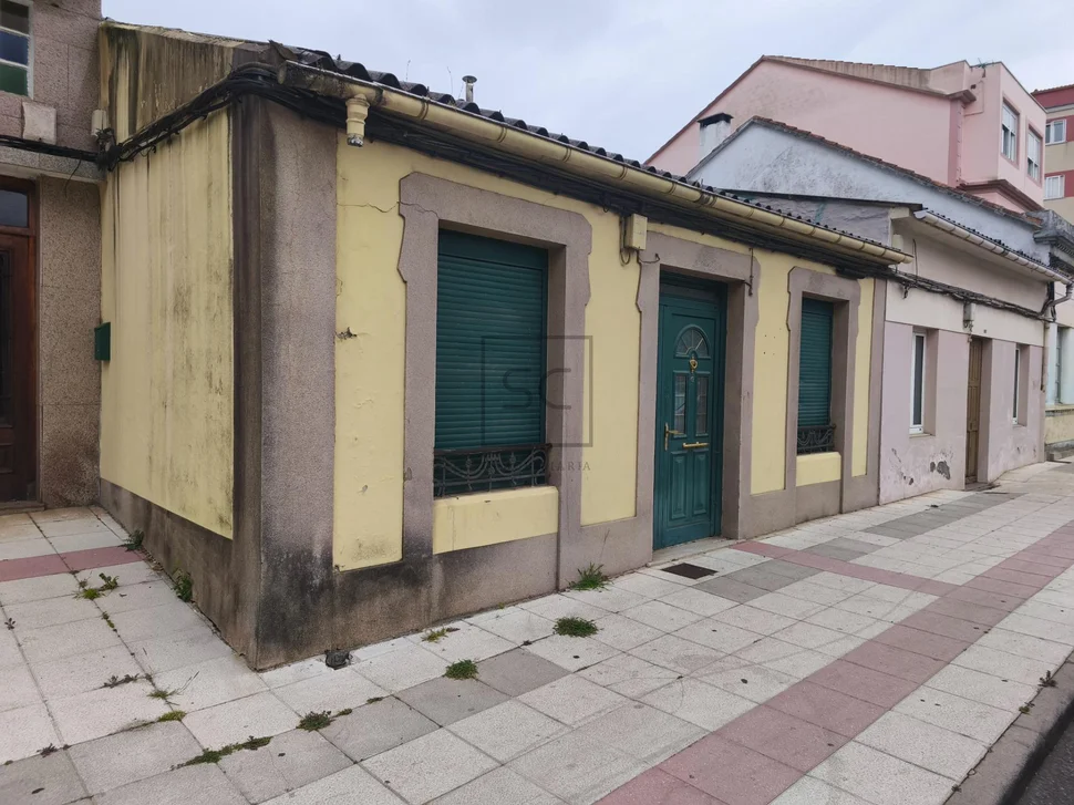 Casa Adosada con Bodega y Finca en Piñeiros, Narón