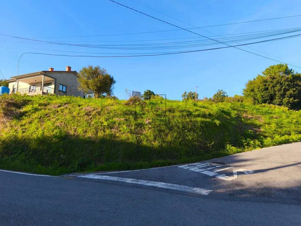 Parcela edificable en laraxe, cabañas