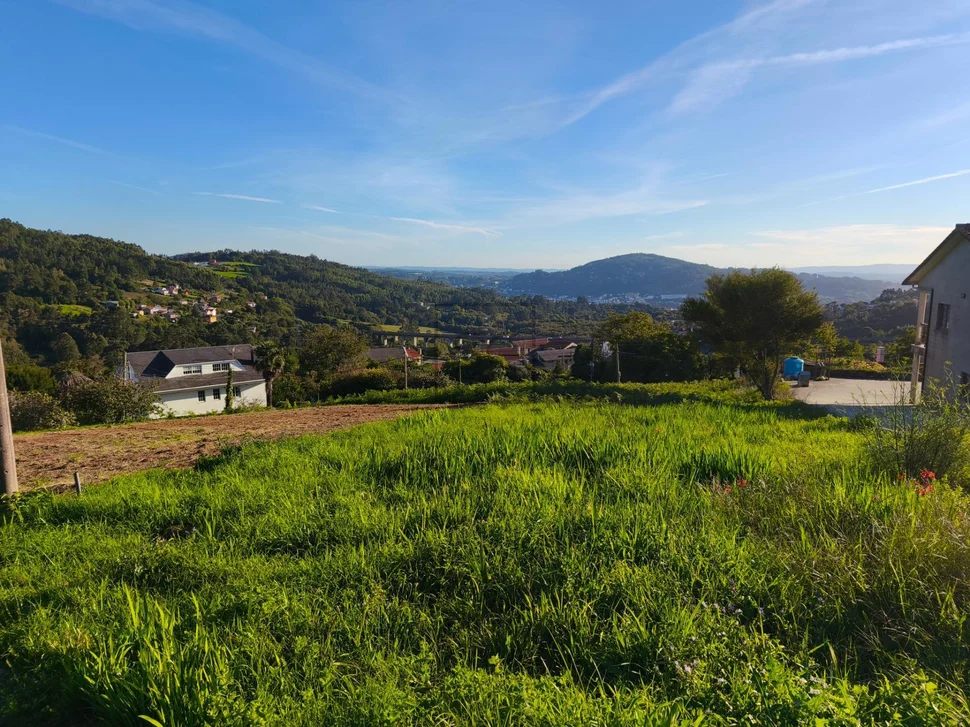 Parcela edificable en laraxe, cabañas
