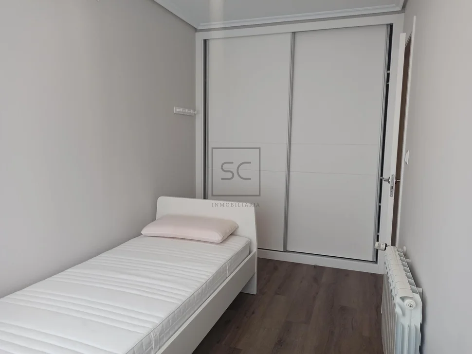 Luminoso piso con ascensor en el centro