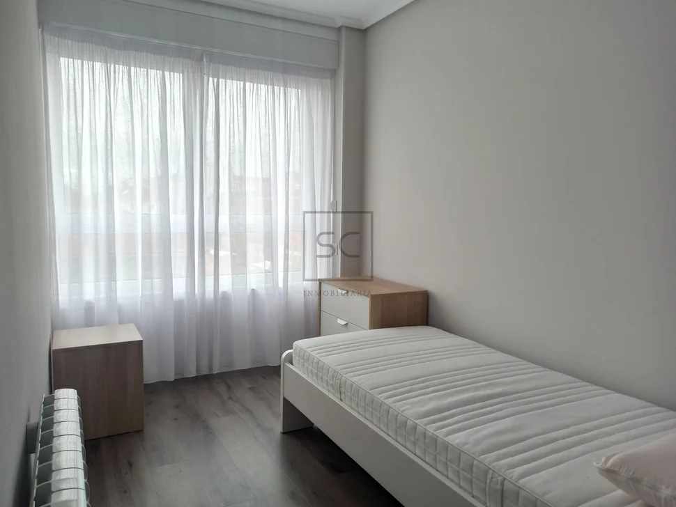 Luminoso piso con ascensor en el centro