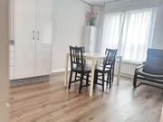 Luminoso piso con ascensor en el centro