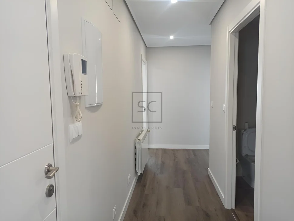 Luminoso piso con ascensor en el centro