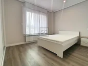 Luminoso piso con ascensor en el centro