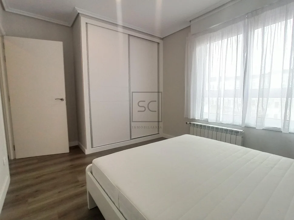 Luminoso piso con ascensor en el centro