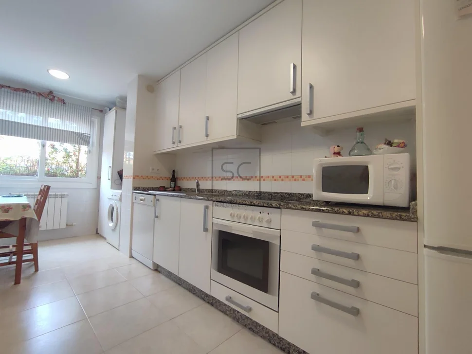 Bajo vivienda con terraza de 38 mts en Miño