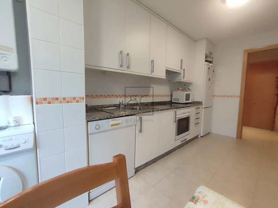 Bajo vivienda con terraza de 38 mts en Miño