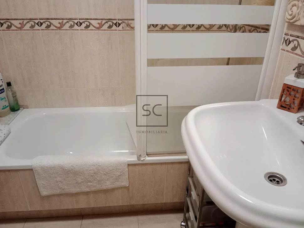 Apartamento con plaza de garaje en mugardos «o baño»