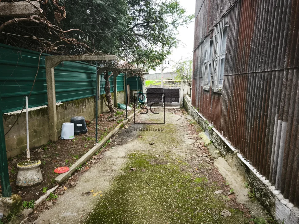 Casa pareada con patio en Catabois, Ferrol.