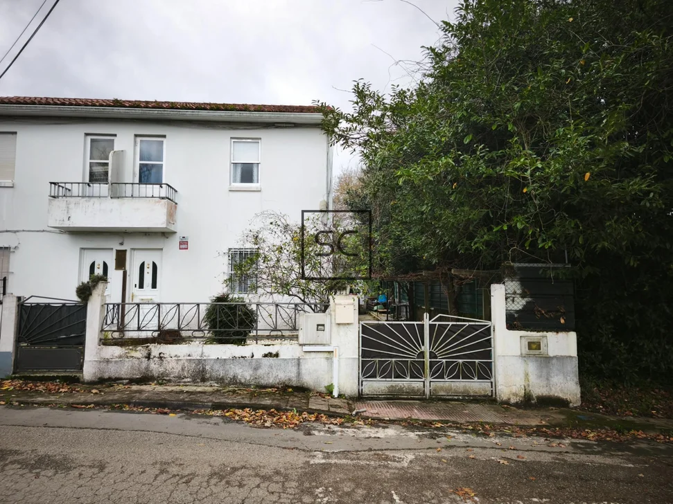 Casa pareada con patio en Catabois, Ferrol.