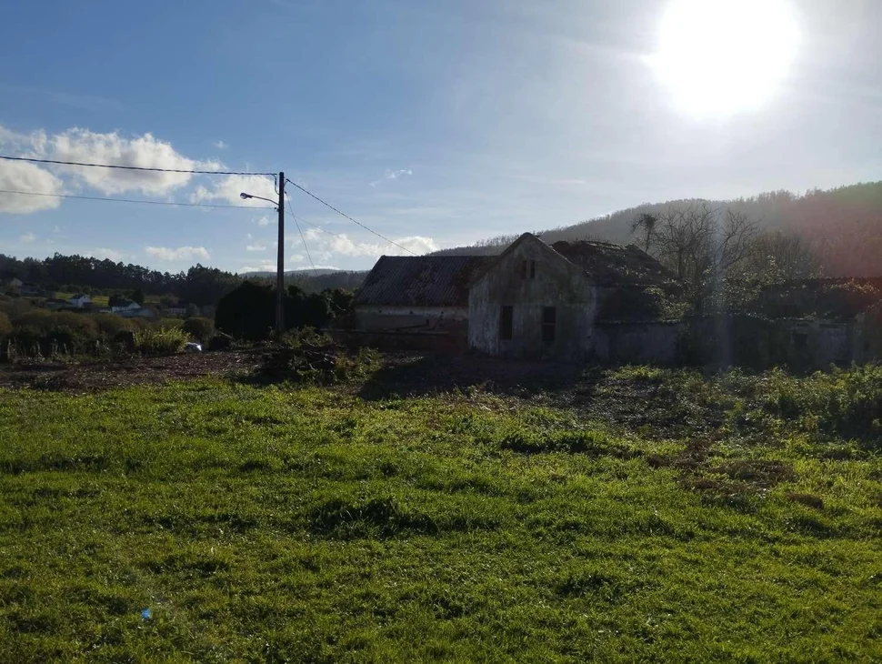 Casa para rehabilitar y gran finca en san román, cedeira