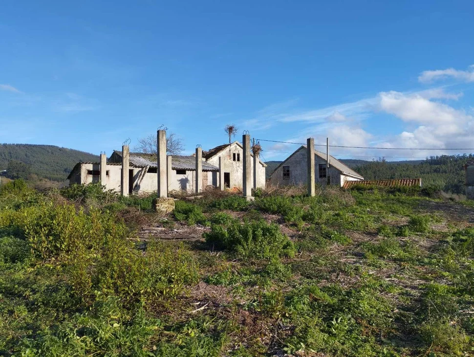 Casa para rehabilitar y gran finca en san román, cedeira