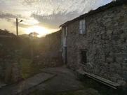Casa de piedra para rehabilitar con gran finca en Meirás, Valdoviño.