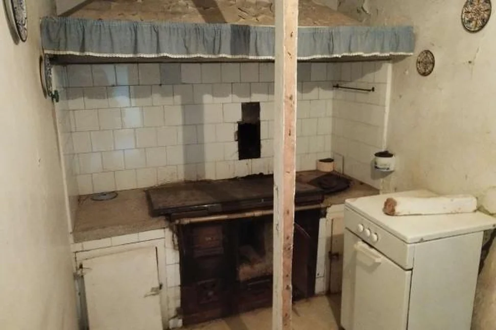 Casa de piedra para rehabilitar con gran finca en Meirás, Valdoviño.