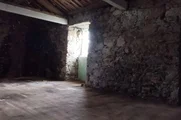 Casa de piedra para rehabilitar con gran finca en Meirás, Valdoviño.