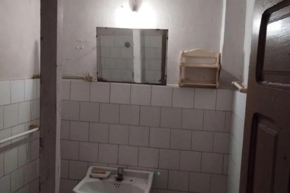 Casa de piedra para rehabilitar con gran finca en Meirás, Valdoviño.