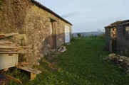 Casa de piedra para rehabilitar con gran finca en Meirás, Valdoviño.