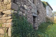 Casa de piedra para rehabilitar con gran finca en Meirás, Valdoviño.