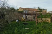 Casa de piedra para rehabilitar con gran finca en Meirás, Valdoviño.