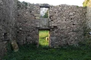 Casa de piedra para rehabilitar con gran finca en Meirás, Valdoviño.