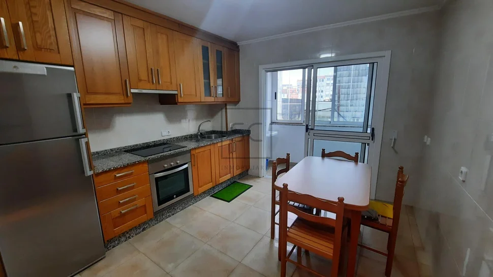 Piso amplio con ascensor y garaje en fajardo, ferrol