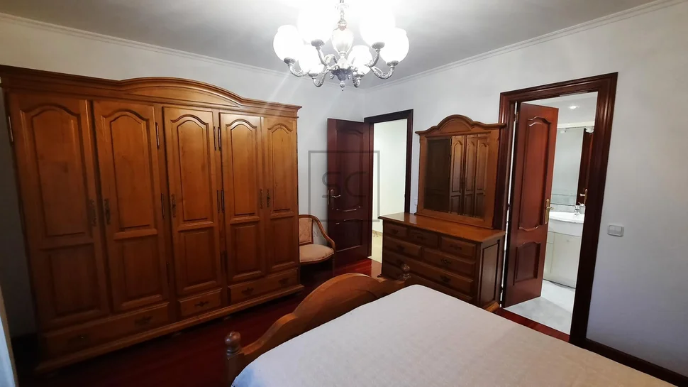 Piso amplio con ascensor y garaje en fajardo, ferrol