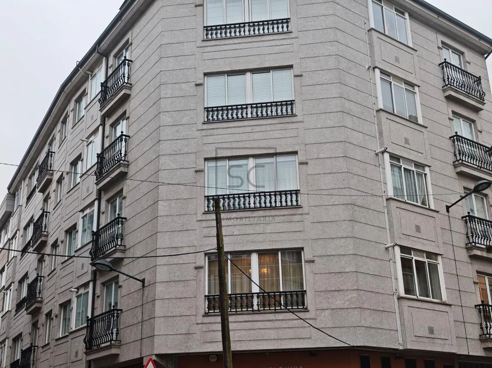 Piso amplio con ascensor y garaje en fajardo, ferrol