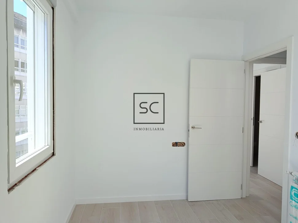 Piso reformado con garaje y trastero en esteiro, ferrol