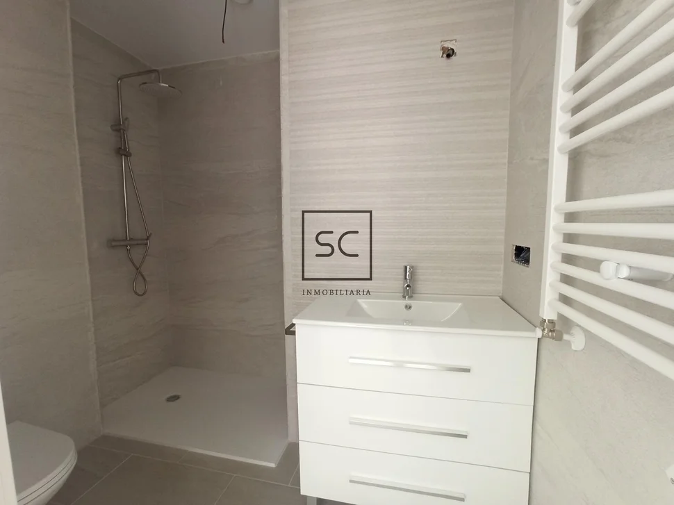 Piso reformado con garaje y trastero en esteiro, ferrol